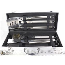 STAINLESS STEEL BARBECUE UTENSILS SET. NEW.