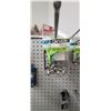 Image 8 : LARGE SUPPLY OF HOOKS