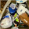 Image 2 : TRI FOLD BOX OF ITEMS