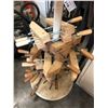 Image 1 : STACK OF WOOD HAND CLAMPS