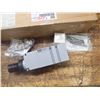 Image 2 : New Parker H2 Com Reg W/ Gage, M/N: PS4137155CP