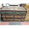 Image 1 : ANTIQUE STEAMER TRUNK