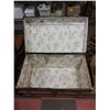 Image 3 : ANTIQUE STEAMER TRUNK