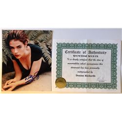 DENISE RICHARDS SIGNED 8X10 PHOTO 'JAMES BOND: THE WORLD IS NOT ENOUGH' COA