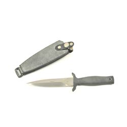 Gerber Mark I knife Serial #L7624S. The knife is 9” in overall length with a 5” blade marked, Por