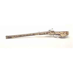 Fine original 17th century inlaid Wheelock rifle signed “Elias Schintzel A Berlin”. Measures 40 ½”