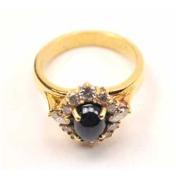 Outstanding blue sapphire and diamond ladies ring set in 18K yellow gold. The ring features a gre