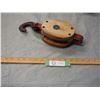 Image 1 : Vintage Wooden Barn Pulley
