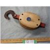 Image 2 : Vintage Wooden Barn Pulley
