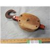 Image 3 : Vintage Wooden Barn Pulley