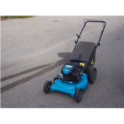 Yardworks Briggs and Stratton 675 Series Lawnmower (Used Very Little)