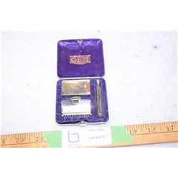 Antique "Gemi" Safety Razor in Case Travel Model with Blades Pat 1912
