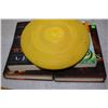 Image 2 : Books and Frisbee