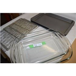 Glass and Metal Baking Pans