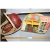 Image 1 : Fisher Price Garage/Basket Lot