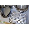 Image 3 : Cake Pans and Bowls