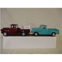 2 Chevrolet 1955 Trucks 1/24 Scale