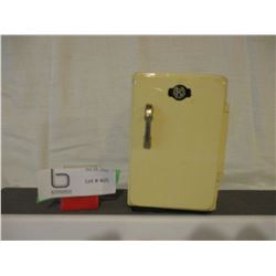 1950s Tin Toy Fridge 5" T