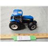 Image 2 : ERTL New Holland T7030 Toy Tractor 6.5" Long