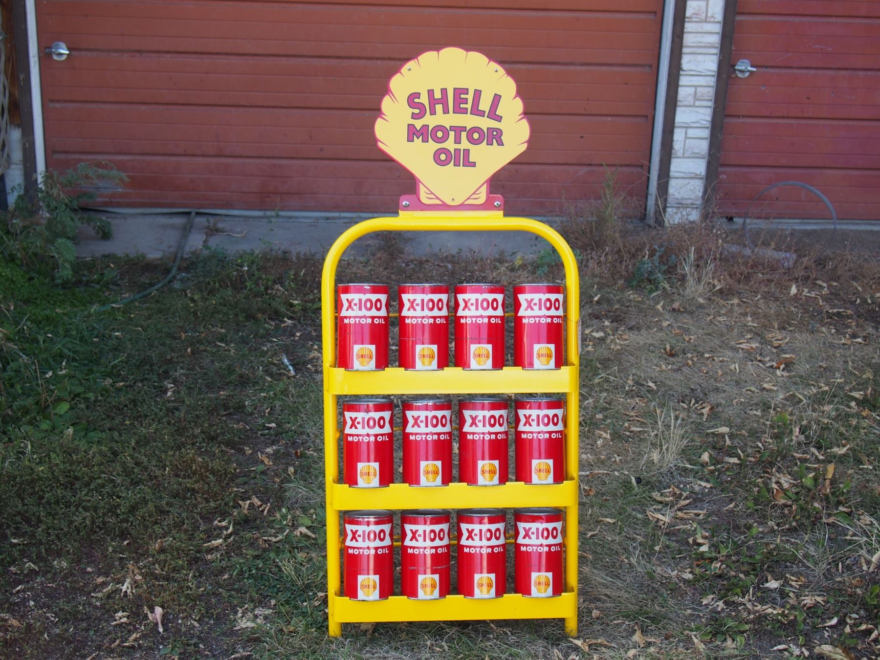 Shell Motor Oil Display Rack with 12 Full Shell Oil Cans 47