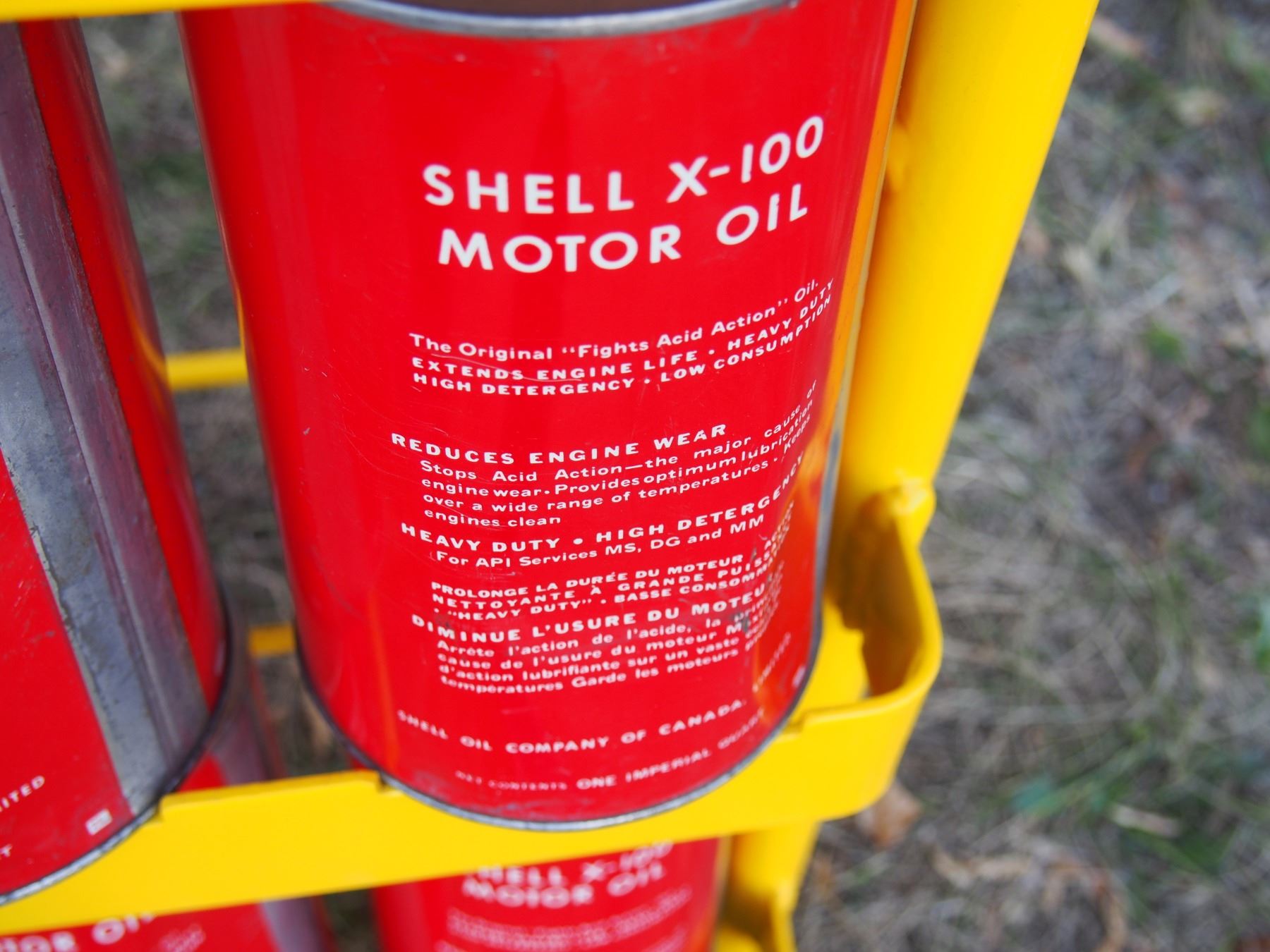 Shell Motor Oil Display Rack with 12 Full Shell Oil Cans 47