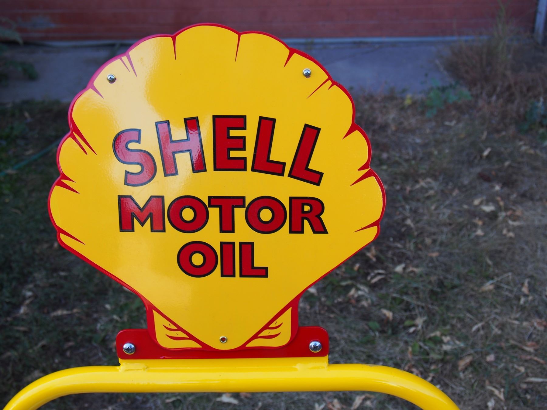 Shell Motor Oil Display Rack with 12 Full Shell Oil Cans 47