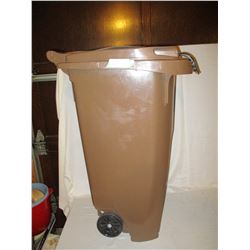 Plastic Garbage Can with Lid on Rollers 33" T