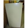 Image 2 : 4 Drawer Metal Filling Cabinet with Key 26.5 by 18 by 52.5" T
