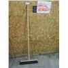 Image 1 : Push Broom