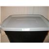 Image 2 : Rubbermaid Storage Container with Lid