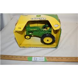 John Deere 1:16 Tractor