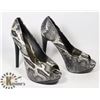 Image 1 : BLACK & GREY SNAKESKIN STILETTOS, SIZE - 6.5