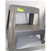 Image 1 : GREY 2-STEP STEPPER - GENERAL, HOUSEHOLD