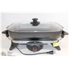 Image 1 : RIVAL ELECTRIC FRYING PAN W/ LID