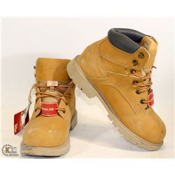PAIR OF NEW DEXTER TAN STEEL TOE BOOTS; SIZE 7