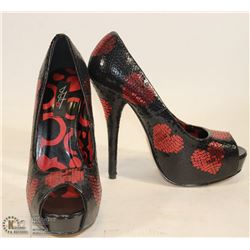 PAIR OF WOMENS SEQUENCE BLACK/ RED HEART DESIGN