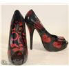 Image 1 : PAIR OF WOMENS SEQUENCE BLACK/ RED HEART DESIGN