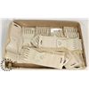 Image 1 : FLAT OF NEW AFRICAN BEAUTY COMBS - 8-9PCS PER FLAT