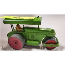 DINKY TOYS GREEN TRACTOR MADE IN ENGLAND