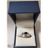 Image 1 : 10 KT WHITE GOLD MEN'S ENGRAVABLE RING
