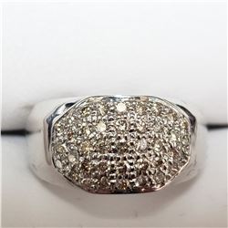 28) 18KT WHITE GOLD DIAMOND RING. SIZE 9