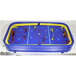 VINTAGE RELIABLE TABLE TOP HOCKEY GAME - RED