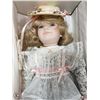 Image 2 : 16" HAMILTON DOLL COLLECTION " VICTORIA"