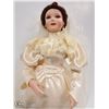 Image 2 : 20" ASHTON DRAKE DOLL "BETTY" 30'S WEDDING DRES