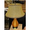 Image 1 : VINTAGE LAMP GOLD BASE LIGHTS UP AS WELL 30" TALL