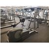 Image 4 : LIFE FITNESS ELLIPTICAL TRAINER FOR STRIDE TOTAL