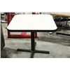 Image 1 : 32 X 32" TABLE