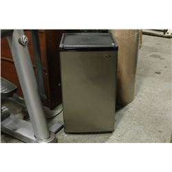 SANYO STAINLESS BAR FRIDGE  MODEL SR-3770SC