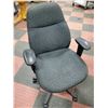 Image 1 : EXECUTIVE WIDE SEAT OFFICE CHAIR, ARMS ARE HEIGHT