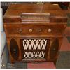 Image 1 : ANTIQUE SERENADER CABINET RADIO RECORD PLAYER FOR